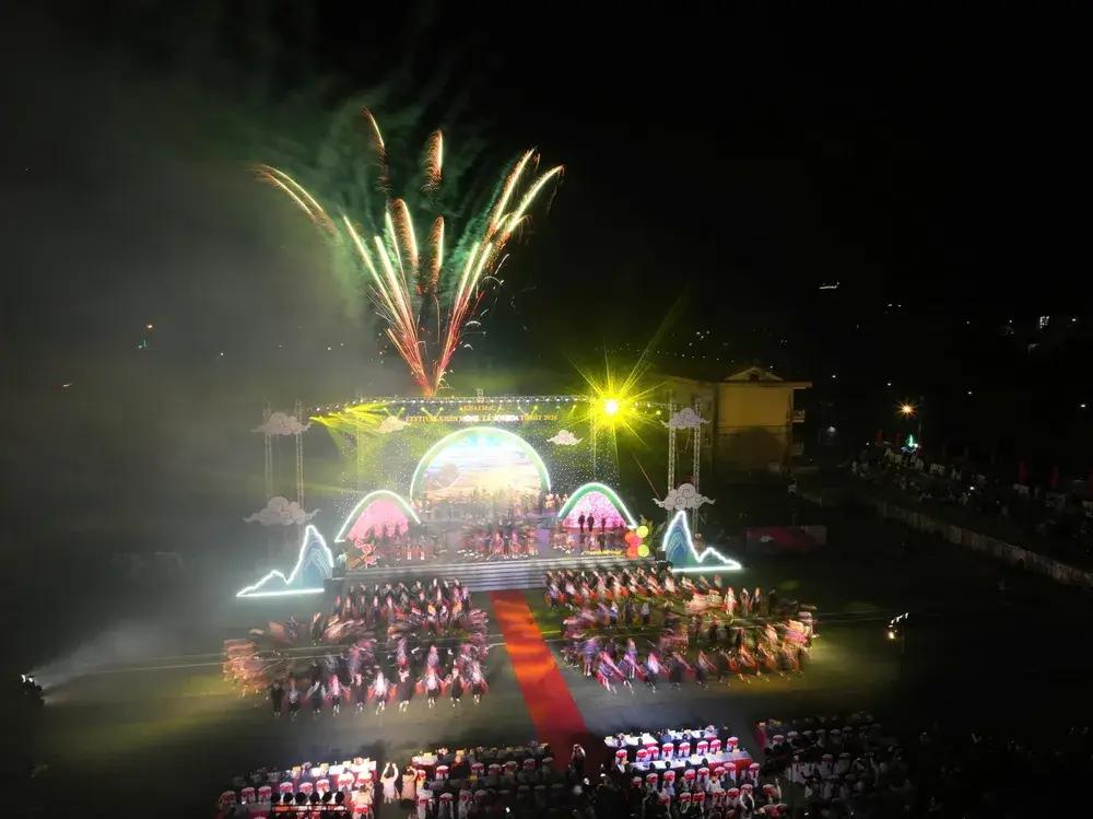 Mù Cang Chải Showcases Tourism Promise Through Mông Khèn and Tớ Dày Flower Festival